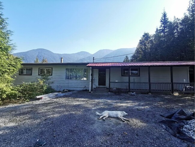 13700 Spratt Rd in Mission, BC - Building Photo - Building Photo