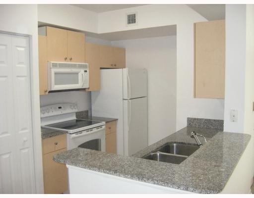 2421 Centergate Dr in Miramar, FL - Building Photo - Building Photo