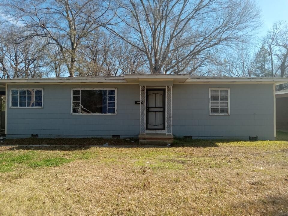 3030 Oak Forest Dr in Jackson, MS - Foto de edificio