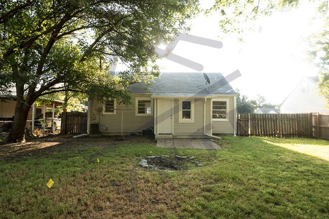 property at 1921 S Vine St