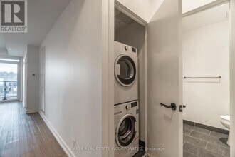 740-740 Dupont St in Toronto, ON - Building Photo - Building Photo