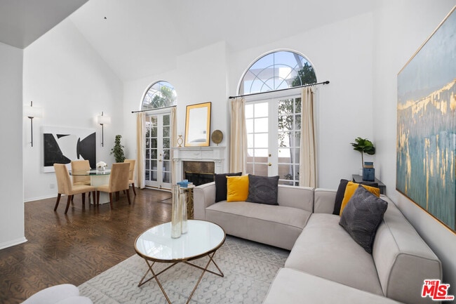 property at 930 N Doheny Dr