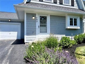 742 Levelle Ct in Webster, NY - Building Photo - Building Photo