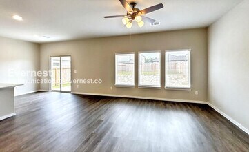 5923 Hollyhock Ln in Montgomery, TX - Foto de edificio - Building Photo