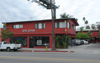 1941-1945 Hillhurst Ave in Los Angeles, CA - Foto de edificio - Building Photo