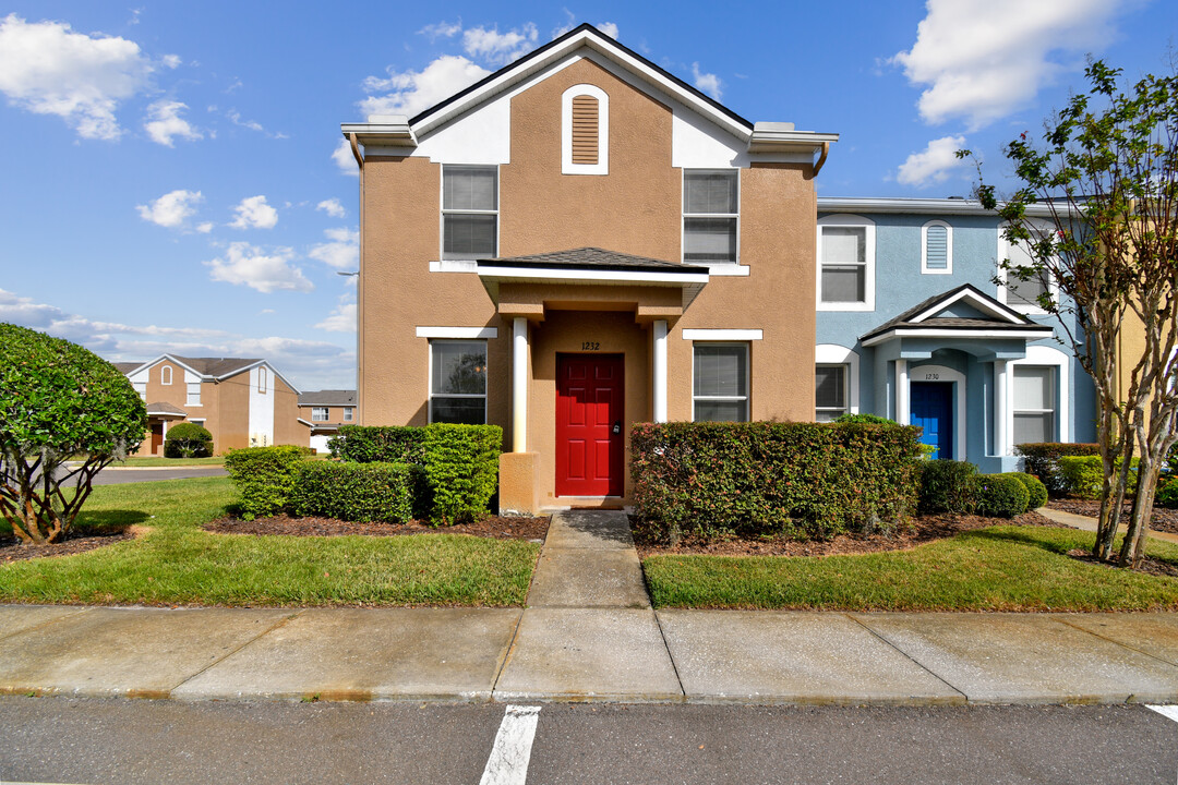 1232 Baronscourt Dr in Wesley Chapel, FL - Building Photo