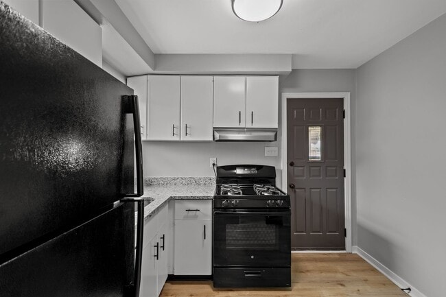 property at 2727 Versailles Ave