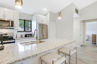 132 Club Dr in Palm Beach Gardens, FL - Building Photo - Building Photo