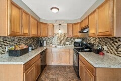 71 Silver Lake Ave in Newton, MA - Foto de edificio - Building Photo