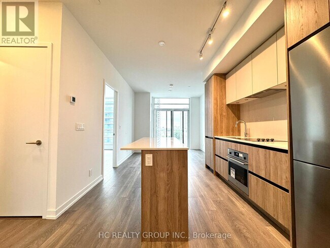 8 Beverley Glen Blvd in Vaughan, ON - Building Photo - Building Photo