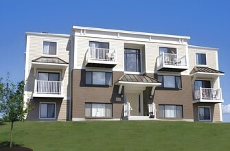 Sugar Hill in Brunswick, NY - Building Photo - Building Photo