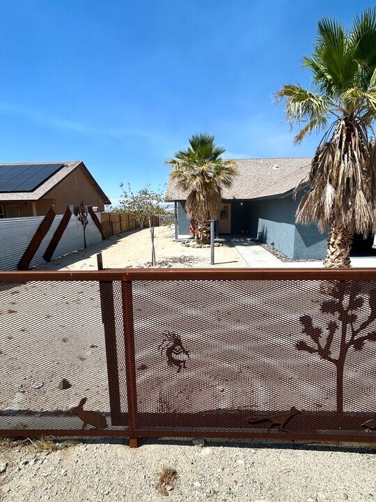 74442 Twilight Dr in Twentynine Palms, CA - Building Photo