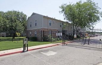 Hillburn Hills in Dallas, TX - Building Photo - Building Photo