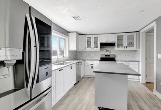 10 Oak St, Unit 2 in Saugus, MA - Foto de edificio - Building Photo