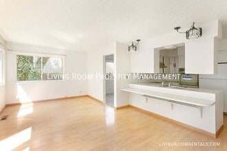 3740 SE Tibbetts St in Portland, OR - Building Photo - Building Photo