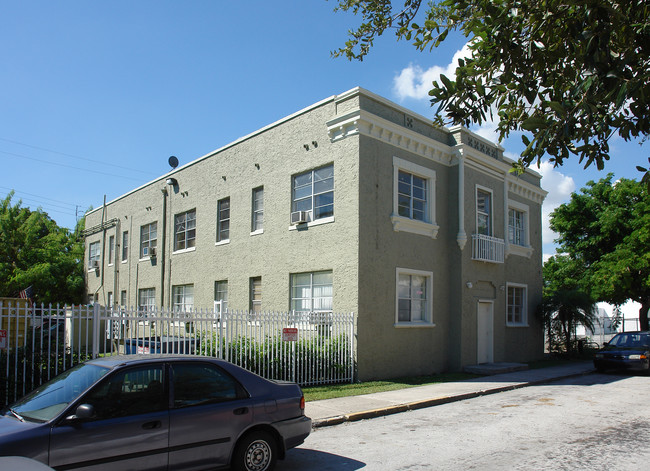 242 NE 32nd St in Miami, FL - Building Photo - Building Photo