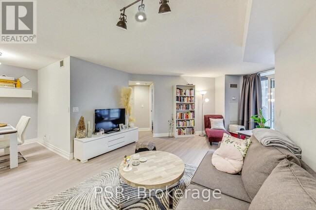 2121-2121 Lake Shore Blvd W in Toronto, ON - Building Photo - Building Photo