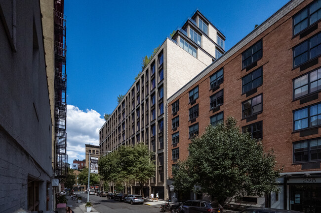 40 Bleecker St in New York, NY - Building Photo - Building Photo