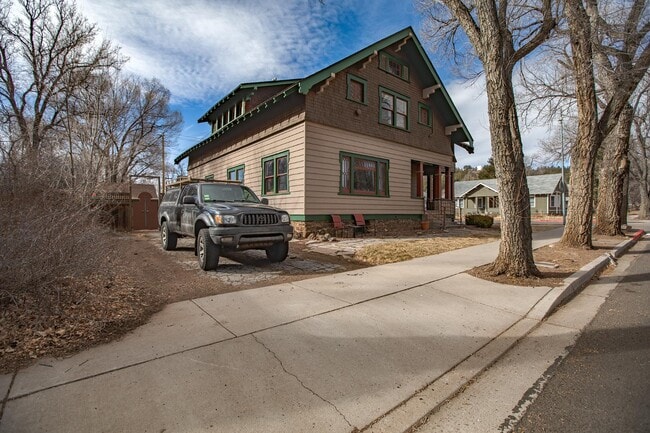 property at 621 W Cherry Ave