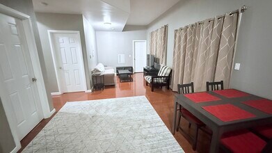 15332 Ashworth Ave N in Shoreline, WA - Building Photo - Building Photo