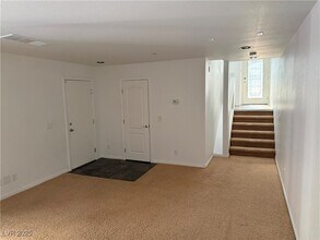 10556 Gibbous Moon Dr in Las Vegas, NV - Building Photo - Building Photo