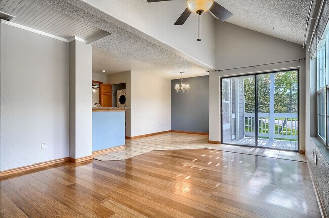 8327 S Upham Way in Littleton, CO - Building Photo - Building Photo