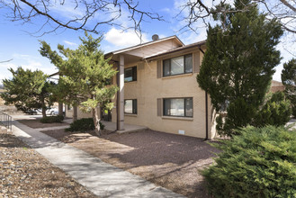 1715 Monteagle St in Colorado Springs, CO - Foto de edificio - Building Photo