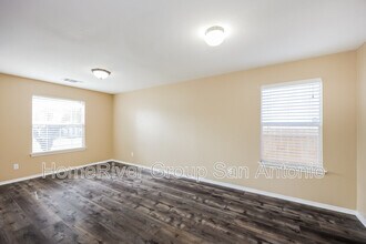 119 Hallie Cove in San Antonio, TX - Building Photo - Building Photo