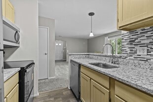 Village Club of Farmington Hills in Farmington Hills, MI - Building Photo