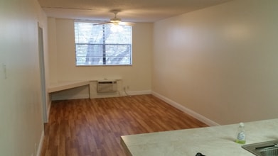 2501 Riverside Dr in Coral Springs, FL - Building Photo - Building Photo