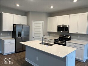 2052 Rowena Ln in Westfield, IN - Building Photo - Building Photo