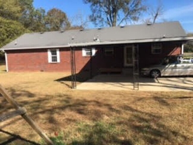 7744 Coles Ferry Pike in Lebanon, TN - Building Photo - Building Photo