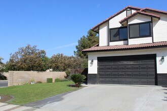 8112 Willowglen Dr in Bakersfield, CA - Building Photo - Building Photo