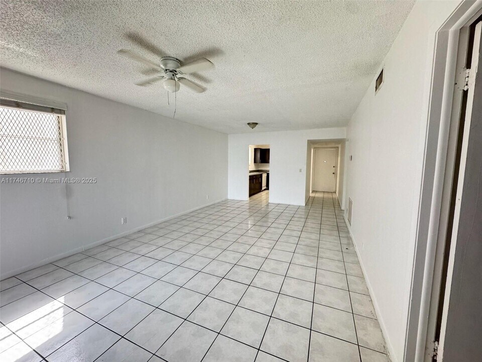 2832 Fillmore St, Unit 19 in Hollywood, FL - Foto de edificio