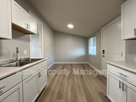 877 N 26th St in Lincoln, NE - Building Photo