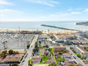 Surfside Apartments in Santa Cruz, CA - Building Photo - Building Photo