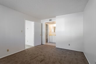 The Willowbrook Apartments in Tempe, AZ - Building Photo - Interior Photo