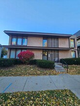 1851 N Oakland Ave (18 Unit) in Milwaukee, WI - Building Photo - Building Photo