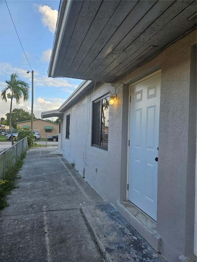 2245 Freedom St in Hollywood, FL - Building Photo - Building Photo