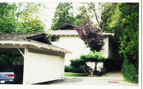 6116-6122 NE 193rd Pl in Seattle, WA - Building Photo