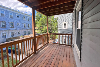 17 Ashland St, Unit 2 in Somerville, MA - Building Photo - Building Photo