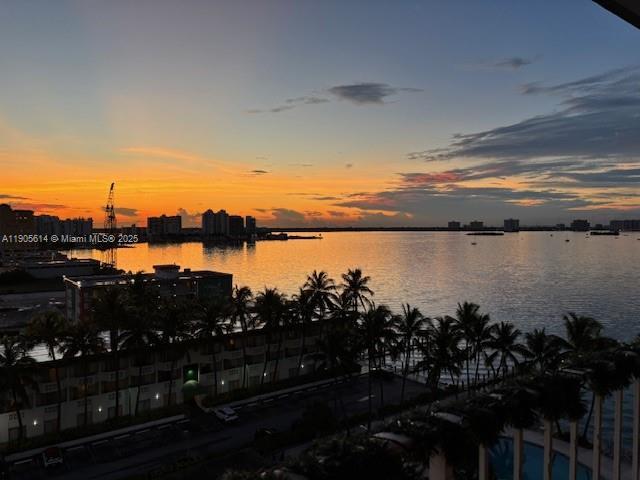 1865 79th Street Causeway in North Bay Village, FL - Foto de edificio