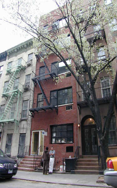 327 E 52nd St in New York, NY - Building Photo