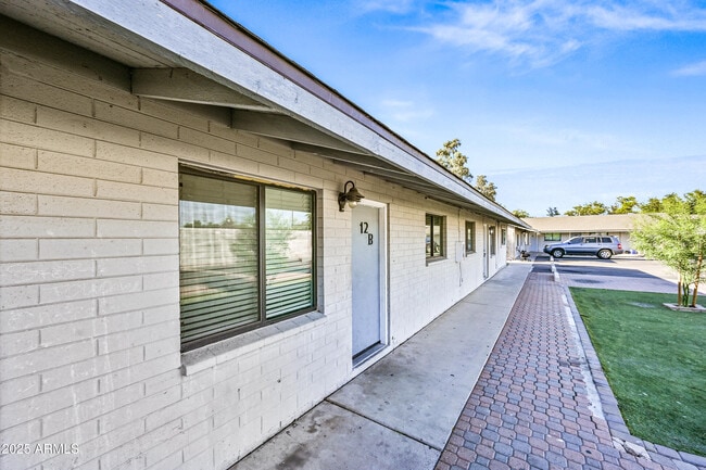 property at 1744 W Glendale Ave