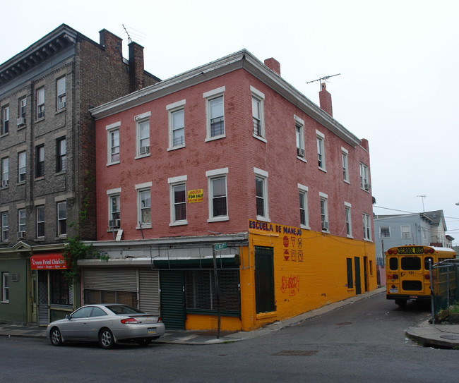 186 Ashburton Ave in Yonkers, NY - Building Photo - Building Photo