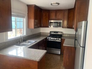 227 W 56th St in Los Angeles, CA - Foto de edificio - Building Photo