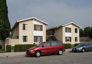 7887 10th St in Westminster, CA - Foto de edificio - Building Photo