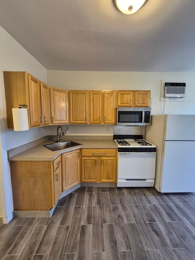 2979 Fairfield Ave, Unit 1 R in Bridgeport, CT - Foto de edificio - Building Photo