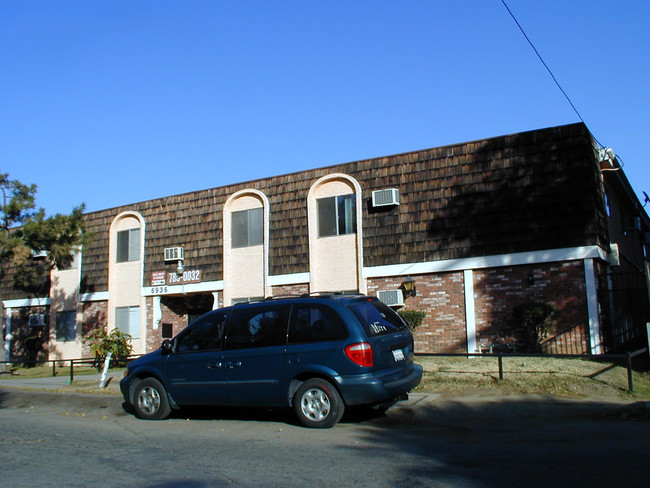 Vesper Apartments in Van Nuys, CA - Building Photo - Building Photo