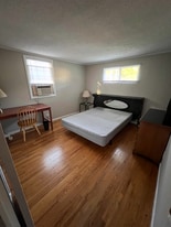 240 Greenaway Dr in Springfield, MA - Building Photo